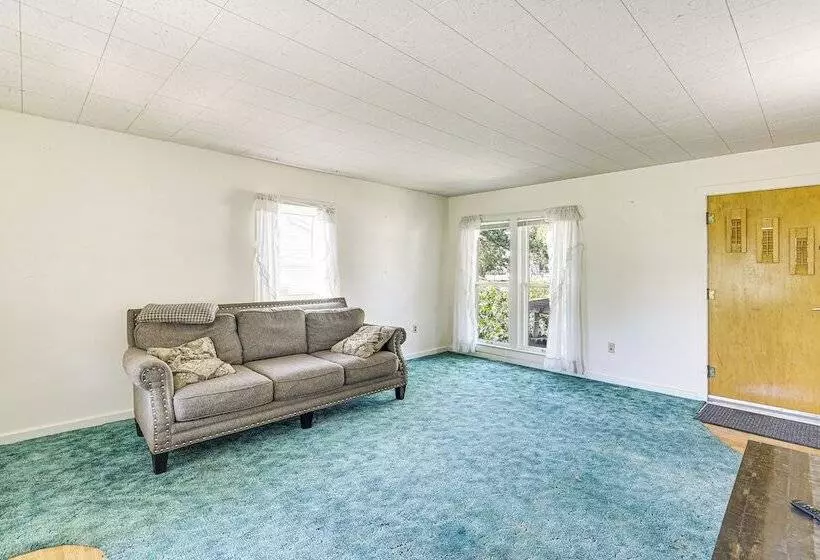 Sterling Home W/ Patio & Grill: 1 Mi To College!
