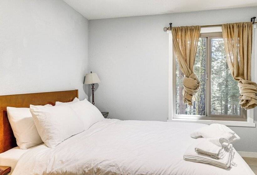 1 Mi To Beach: Tahoe City Retreat W/ Game Room