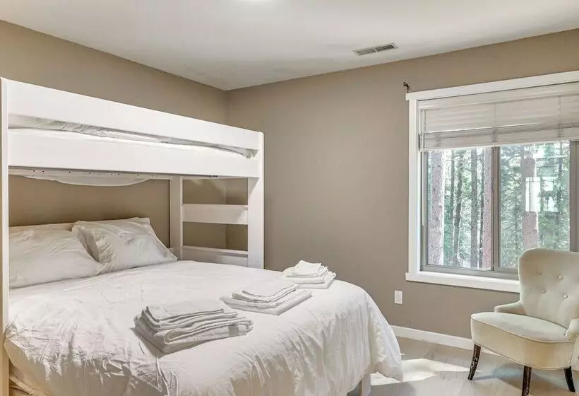 1 Mi To Beach: Tahoe City Retreat W/ Game Room