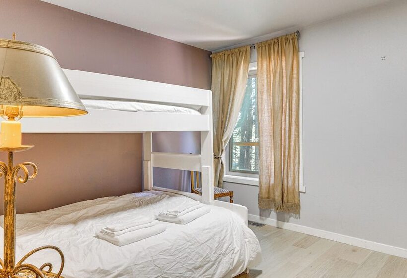 1 Mi To Beach: Tahoe City Retreat W/ Game Room