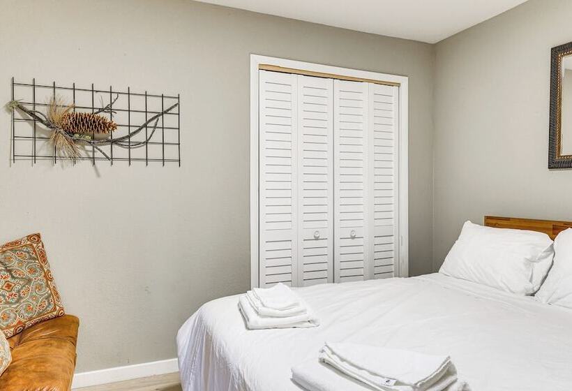 1 Mi To Beach: Tahoe City Retreat W/ Game Room