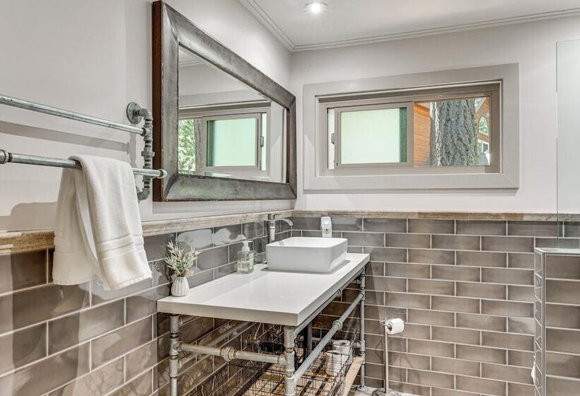 1 Mi To Beach: Tahoe City Retreat W/ Game Room