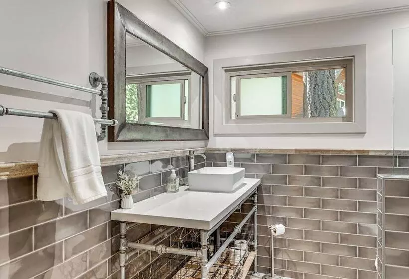 1 Mi To Beach: Tahoe City Retreat W/ Game Room