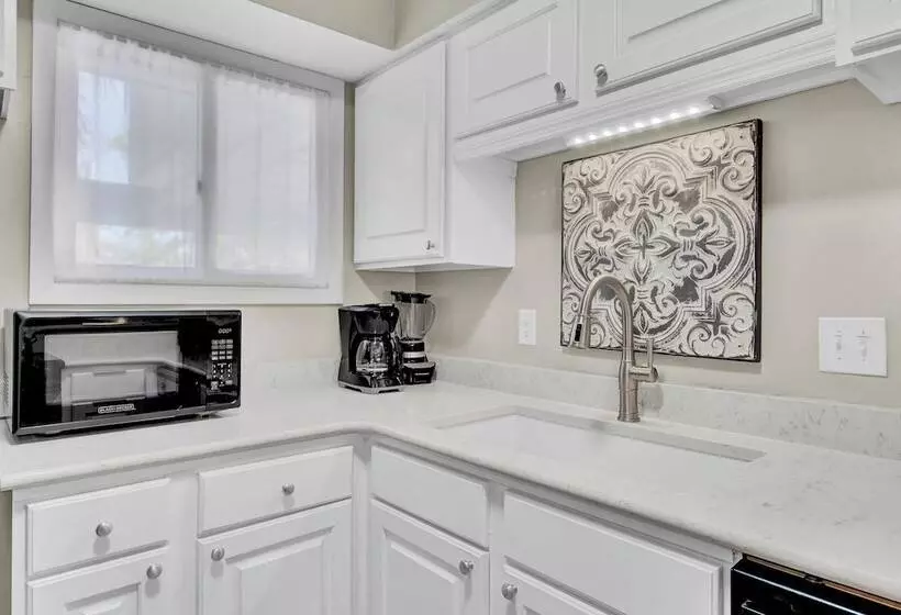 3c Mariners Walk By Avantstay Beach & Pool Access, Enclosed Porch