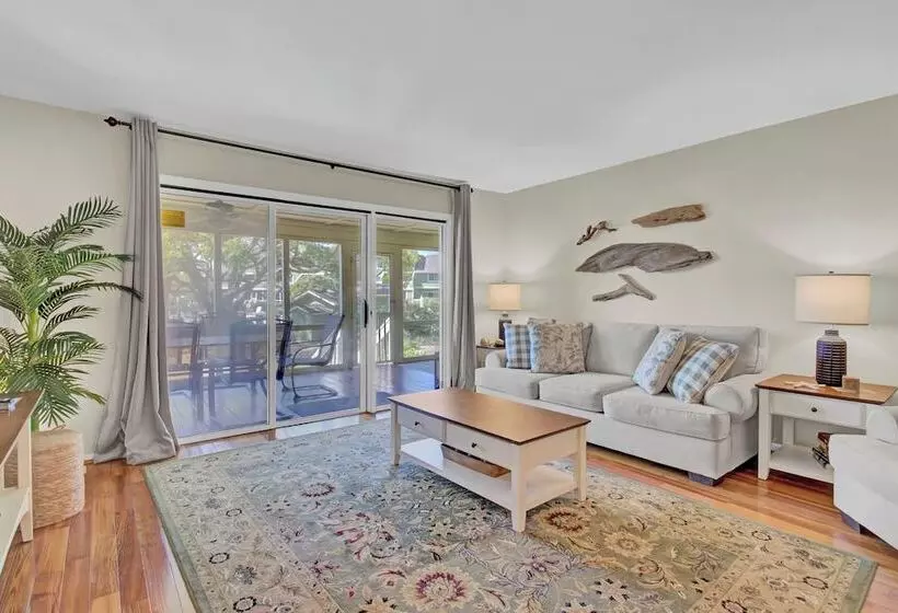 3c Mariners Walk By Avantstay Beach & Pool Access, Enclosed Porch