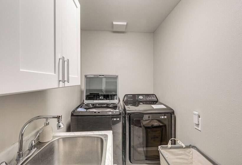 Deluxe Flagstaff Abode W/ Game Room & Outdoor Fun!