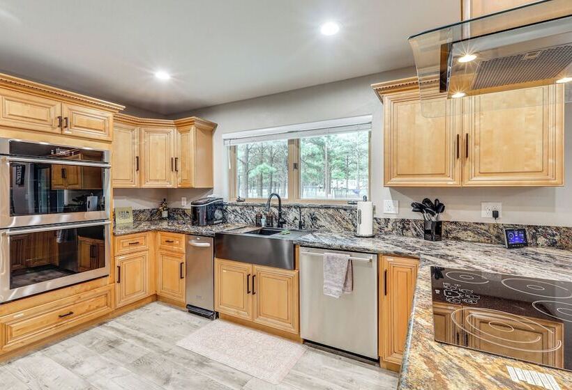 Deluxe Flagstaff Abode W/ Game Room & Outdoor Fun!