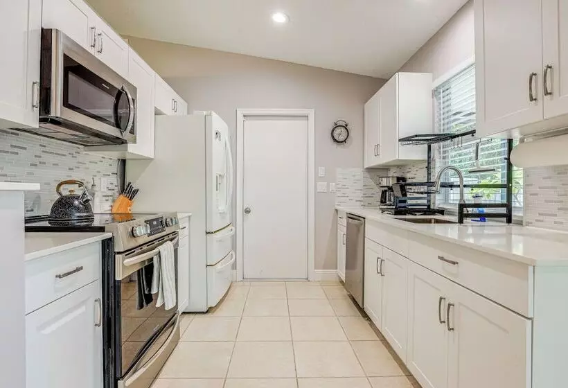 Private Pool: Dog Friendly Port St Lucie Home!