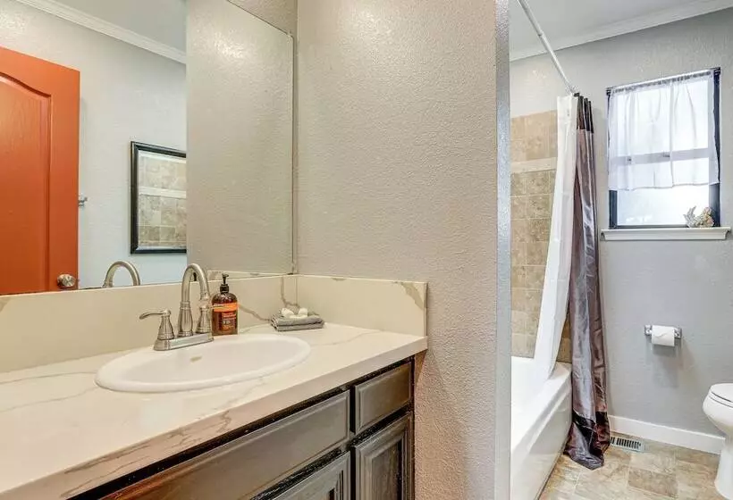 Downtown Fair Oaks Home ~ 15 Mi To Sacramento!