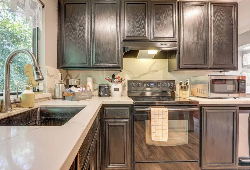 Downtown Fair Oaks Home ~ 15 Mi To Sacramento!