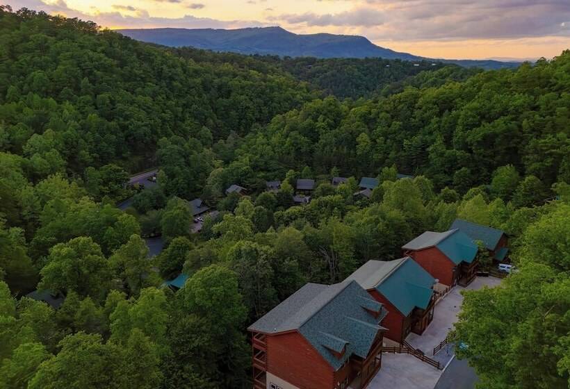 Evergreen Lodge By Avantstay Indoor Pool, Game Room & Theater