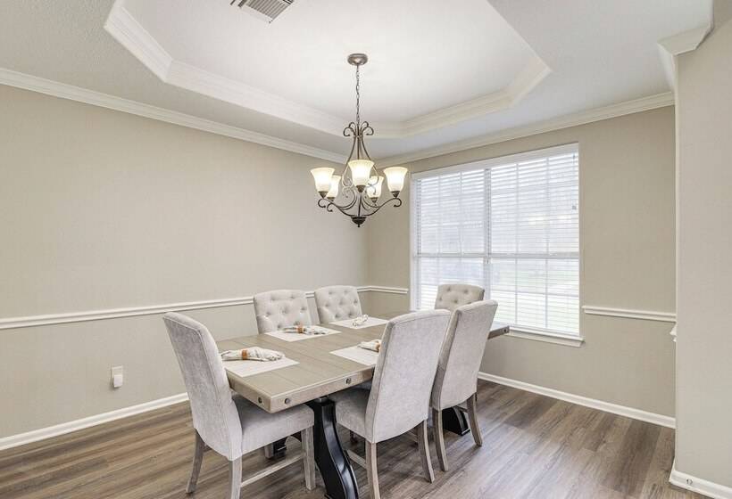 Expansive Home In Humble Near Lake Houston!