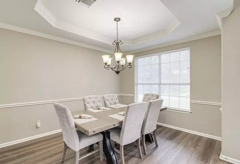 Expansive Home In Humble Near Lake Houston!