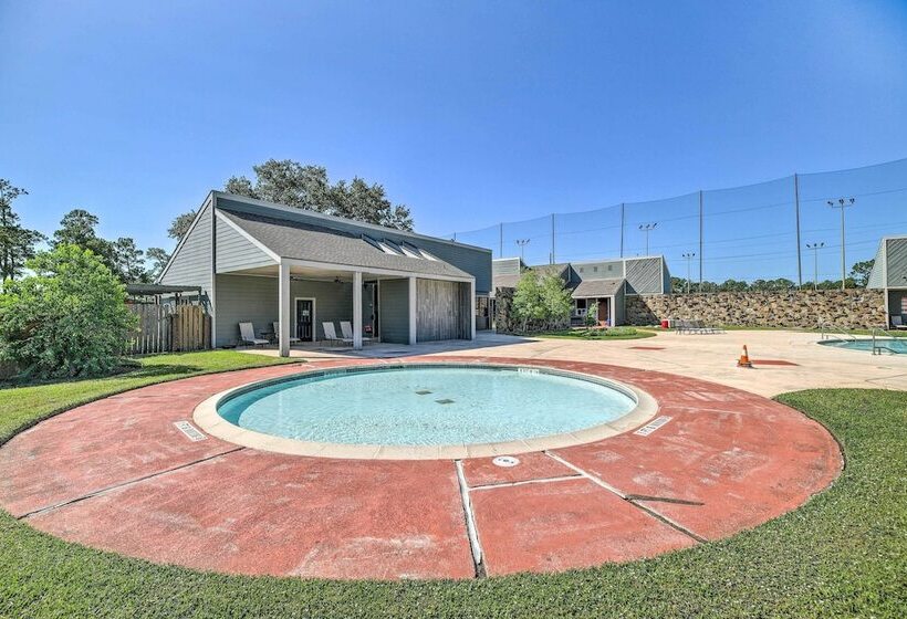 Expansive Home In Humble Near Lake Houston!