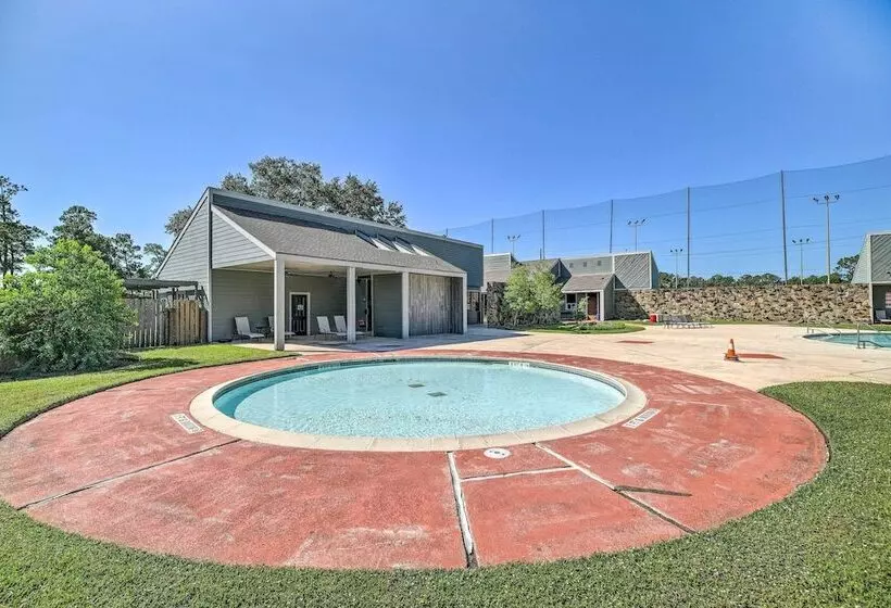 Expansive Home In Humble Near Lake Houston!