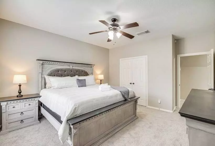 Expansive Home In Humble Near Lake Houston!