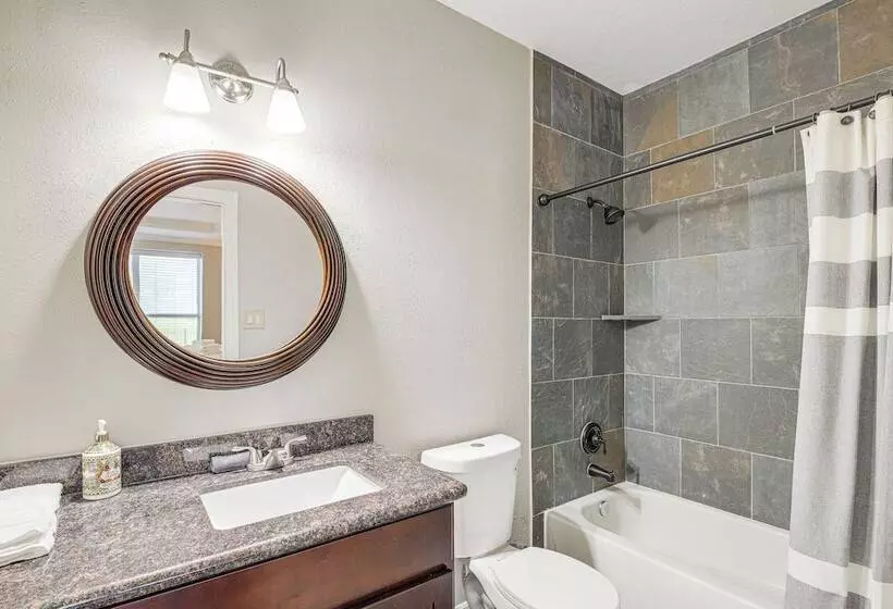 Expansive Home In Humble Near Lake Houston!