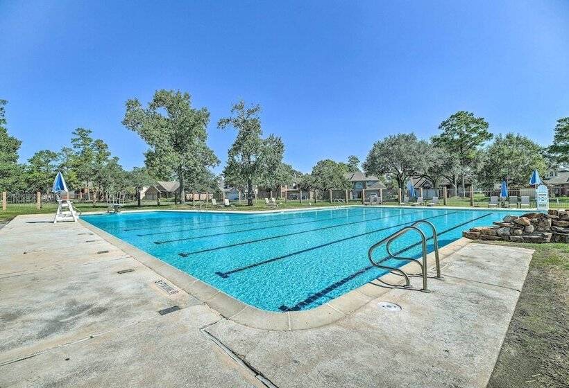 Expansive Home In Humble Near Lake Houston!