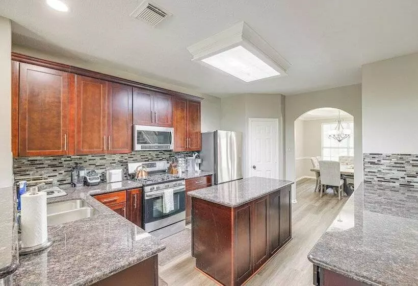 Expansive Home In Humble Near Lake Houston!
