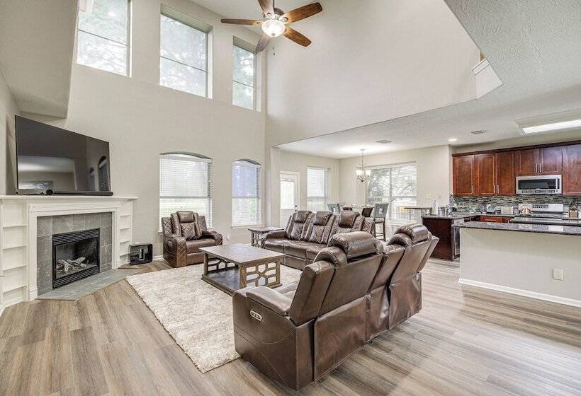 Expansive Home In Humble Near Lake Houston!