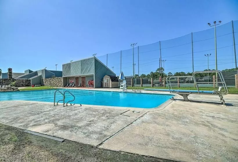 Expansive Home In Humble Near Lake Houston!
