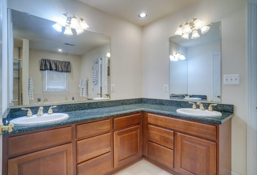 Family Friendly Fredericksburg Home ~ 6 Mi To Dtwn