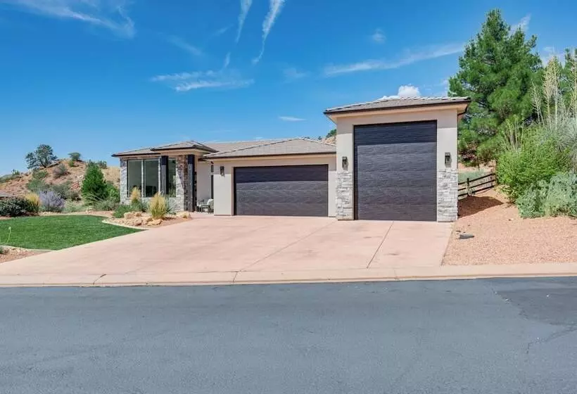 Gorgeous Kanab Home: Canyon Views & Pool Access!