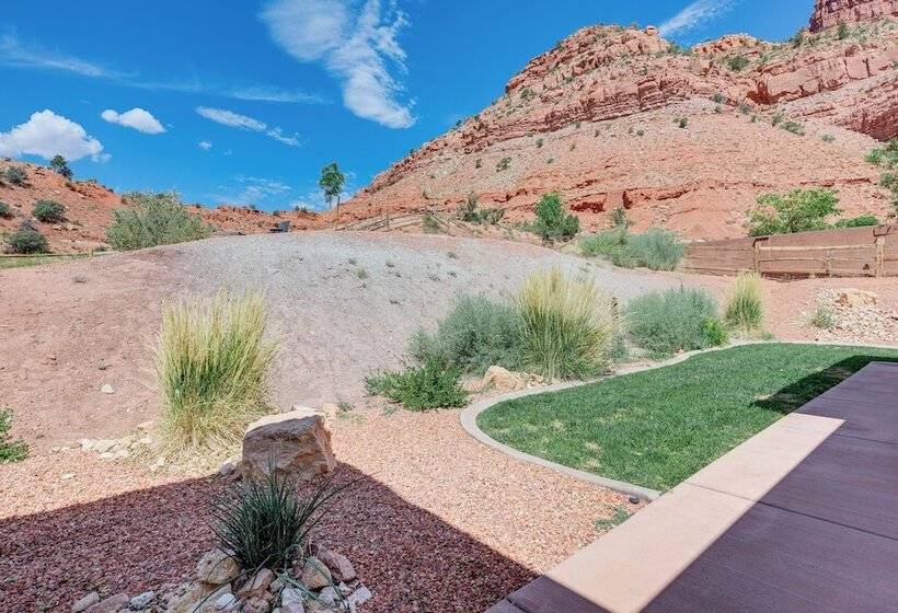 Gorgeous Kanab Home: Canyon Views & Pool Access!