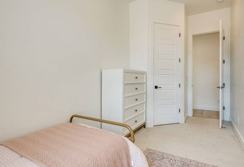 Gorgeous Kanab Home: Canyon Views & Pool Access!