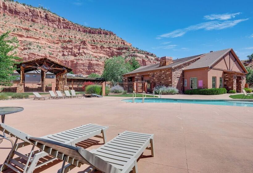 Gorgeous Kanab Home: Canyon Views & Pool Access!
