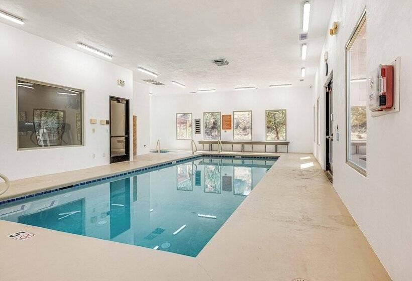 Gorgeous Kanab Home: Canyon Views & Pool Access!