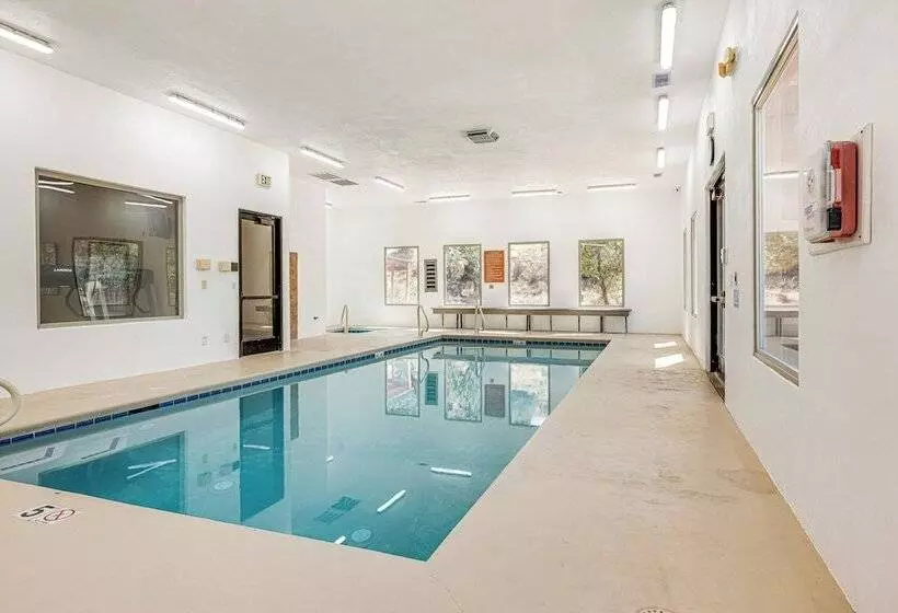 Gorgeous Kanab Home: Canyon Views & Pool Access!