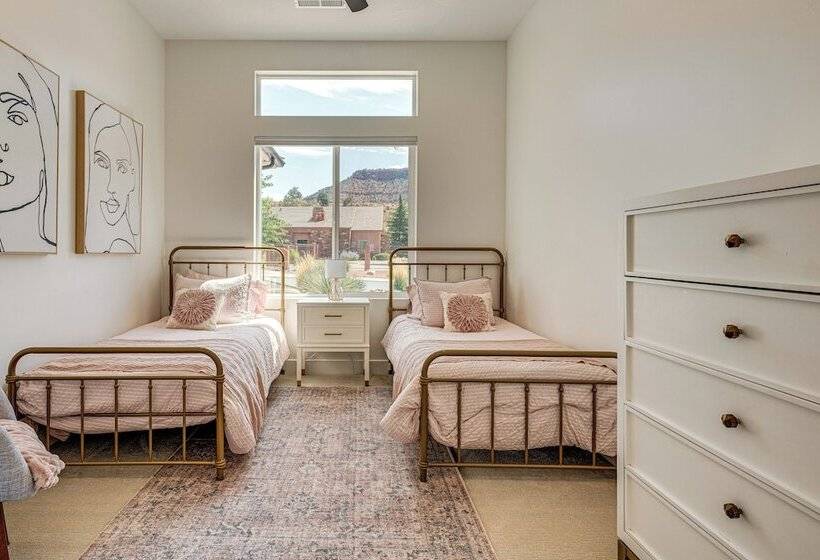 Gorgeous Kanab Home: Canyon Views & Pool Access!