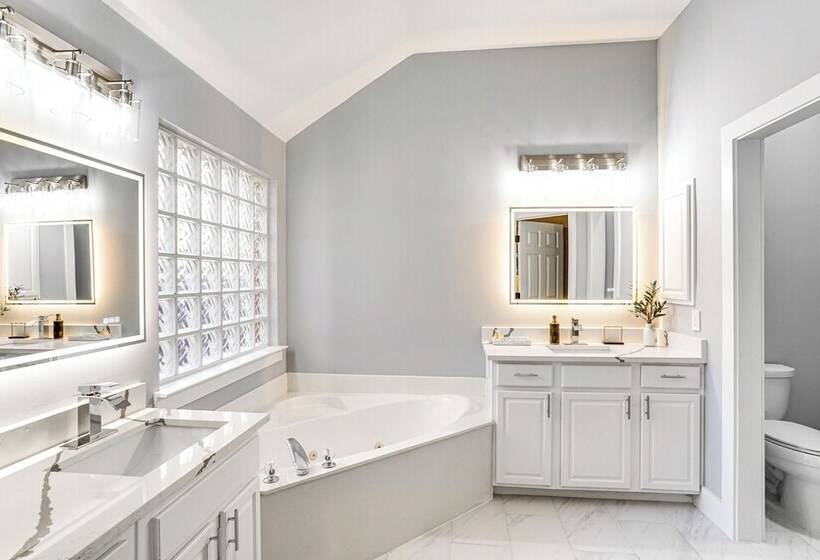 Haltom City Home W/ Patio ~ 11 Mi To Fort Worth!