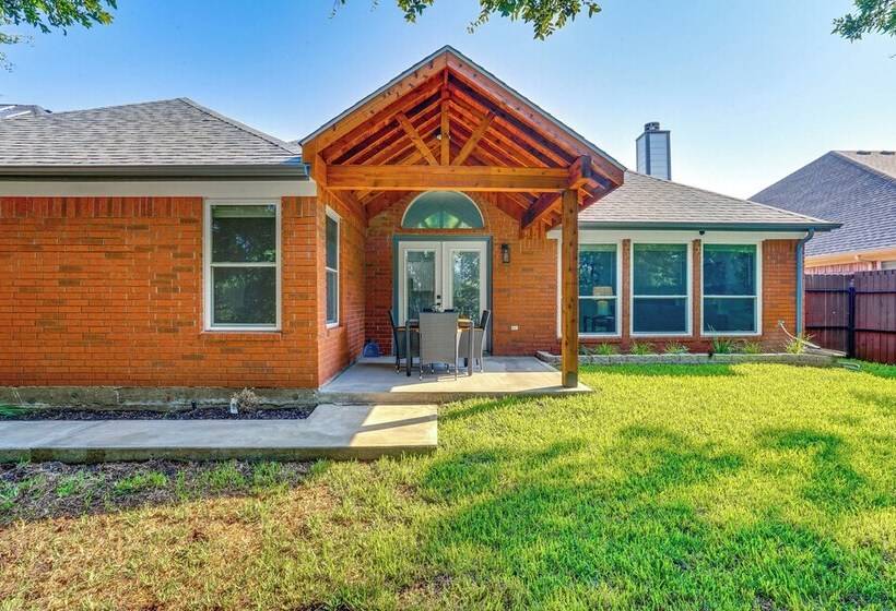 Haltom City Home W/ Patio ~ 11 Mi To Fort Worth!