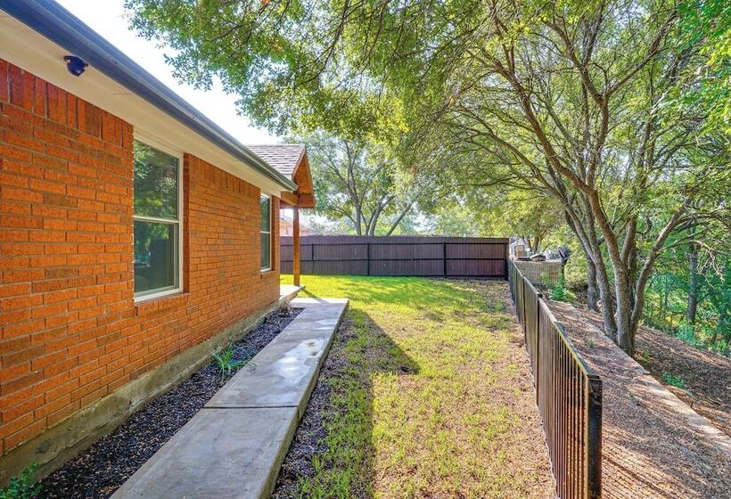 Haltom City Home W/ Patio ~ 11 Mi To Fort Worth!