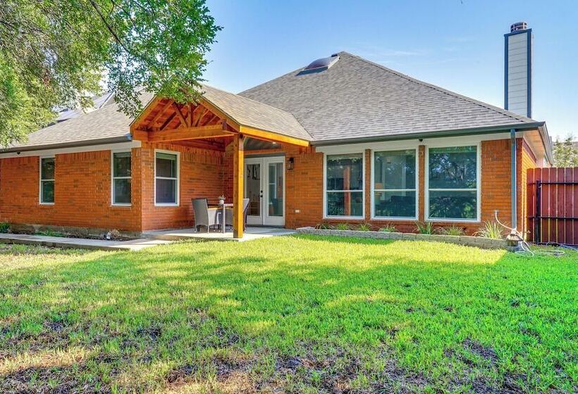 Haltom City Home W/ Patio ~ 11 Mi To Fort Worth!