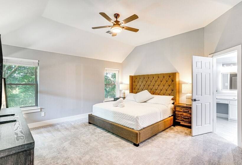 Haltom City Home W/ Patio ~ 11 Mi To Fort Worth!