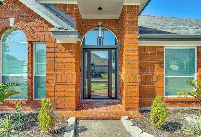 Haltom City Home W/ Patio ~ 11 Mi To Fort Worth!