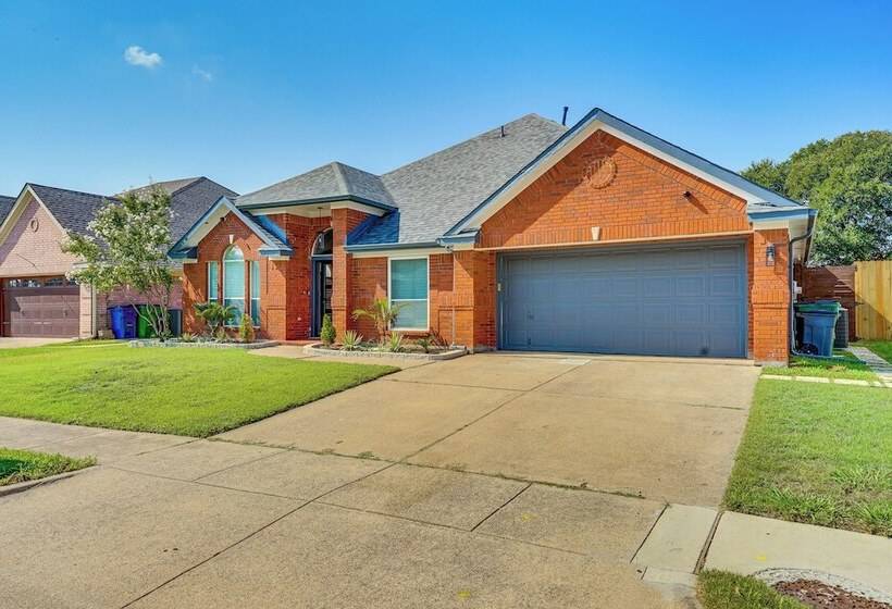 Haltom City Home W/ Patio ~ 11 Mi To Fort Worth!