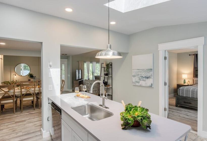 Hilton Hideaway By Avantstay Private Pool, Walk To Beach