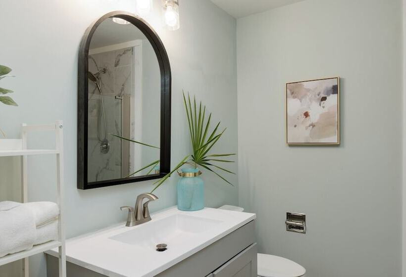 Hilton Hideaway By Avantstay Private Pool, Walk To Beach