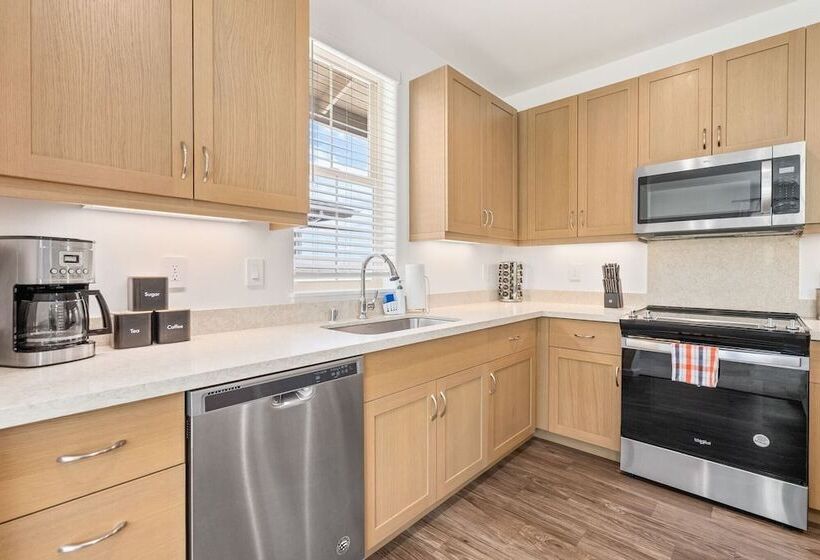 Holoholo By Avantstay Large Single Story W View