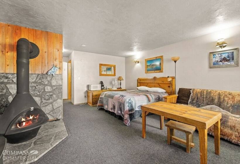 酒店 Willamette Pass Inn & Chalets