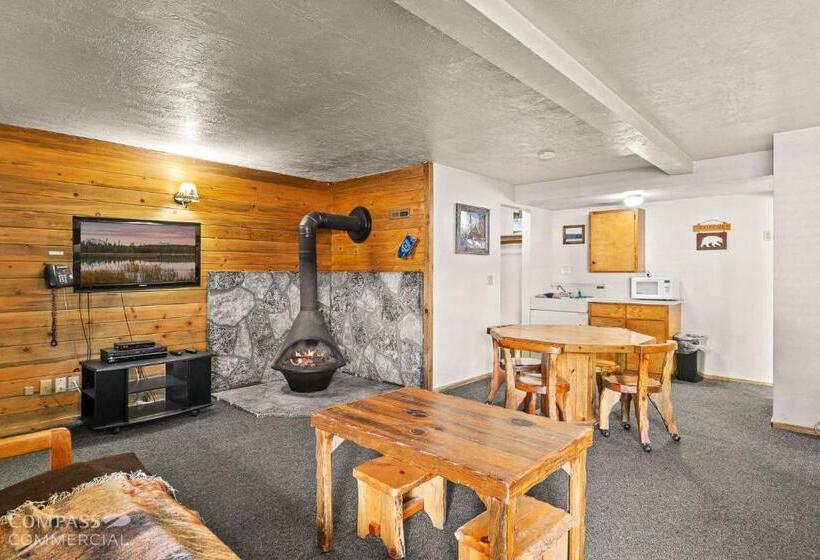 酒店 Willamette Pass Inn & Chalets