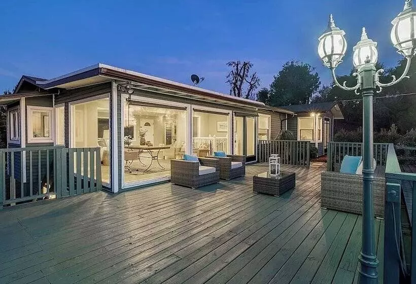 Majatalo Dream House In Pasadena