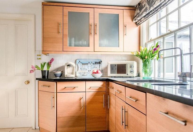 דירת נופש Beautiful 5 Bedroom Regency House / Pets Welcome