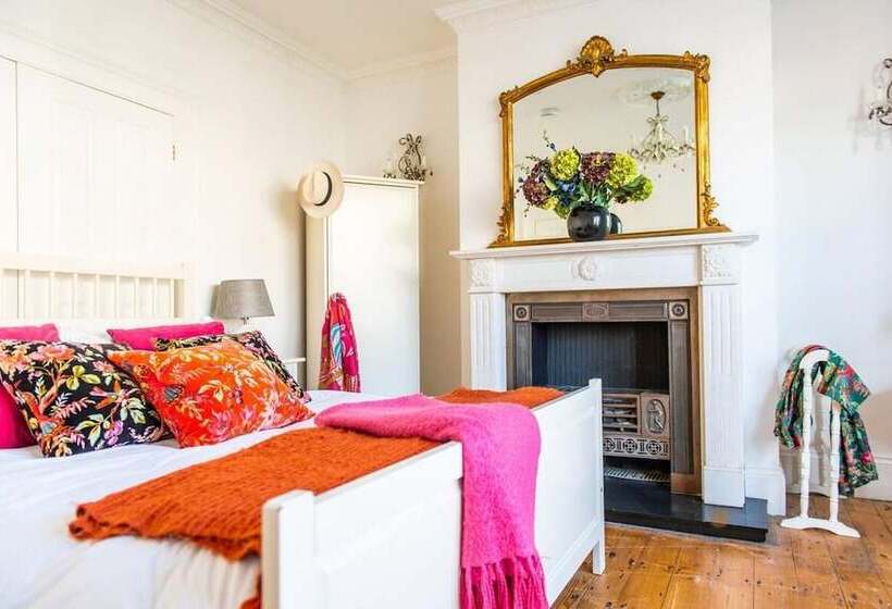 דירת נופש Beautiful 5 Bedroom Regency House / Pets Welcome