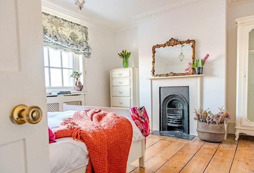 דירת נופש Beautiful 5 Bedroom Regency House / Pets Welcome