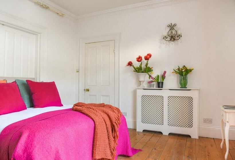 דירת נופש Beautiful 5 Bedroom Regency House / Pets Welcome